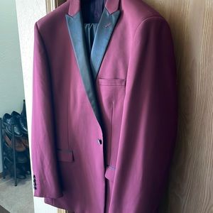 Burgundy men’s tuxedo